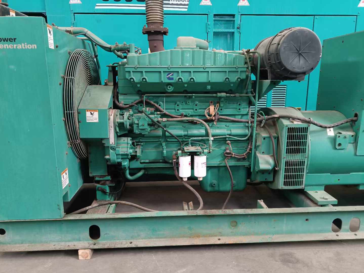 东山过载会对 600kW 柴油发电机组造成哪些损害？