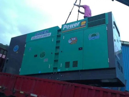 东山柴油发电机组转速不稳定时，如何对发动机进行维护？