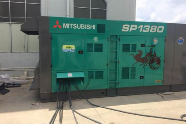 东山为什么有些柴油发电机组的输出电压可以调节？