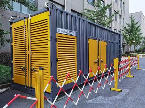 东山如何使用转速表检查发动机的转速？