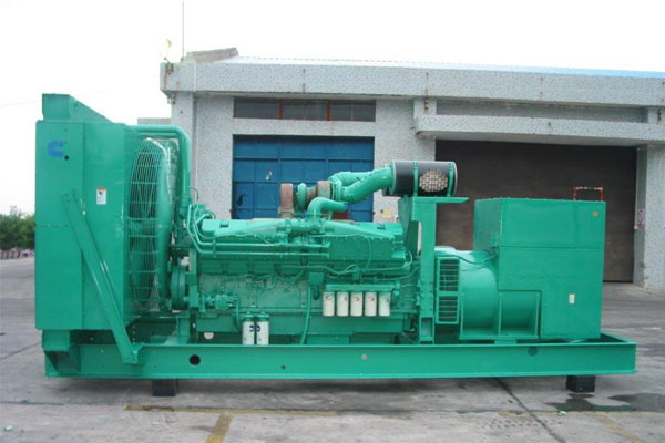 东山工厂发电机应急发电时如何更准确地检查发电机状态？