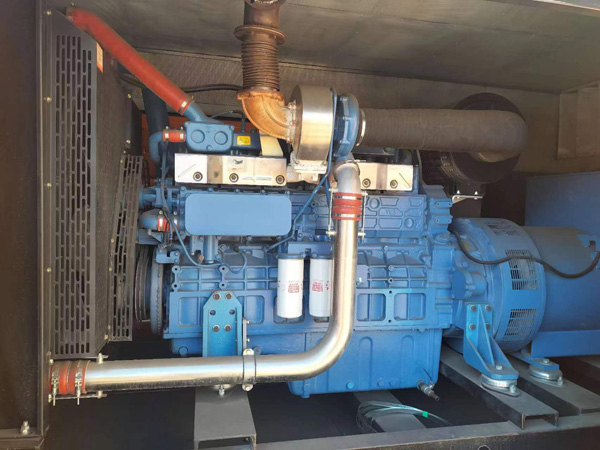 东山燃油消耗率与进气温度的具体关系是什么？