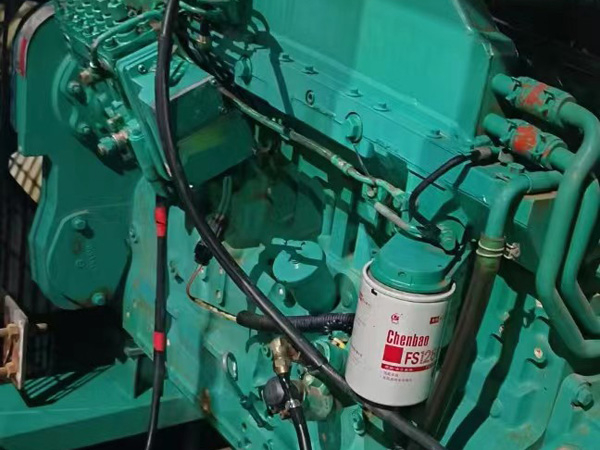 东山如何确定新的发电机组控制系统是否与原系统兼容？