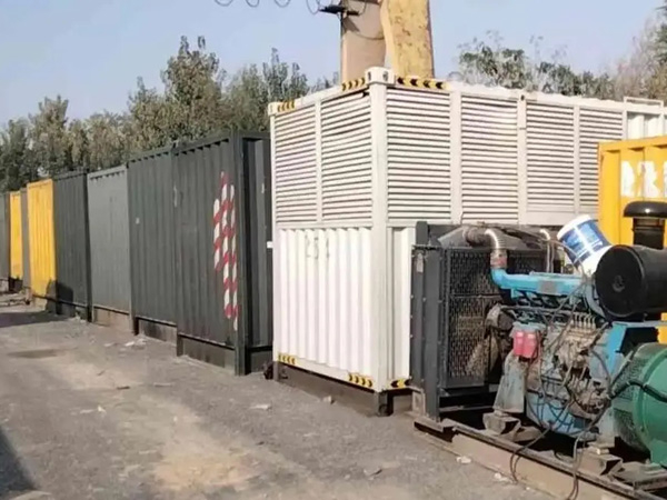 东山200KW柴油发电机机组每小时油耗是多少？