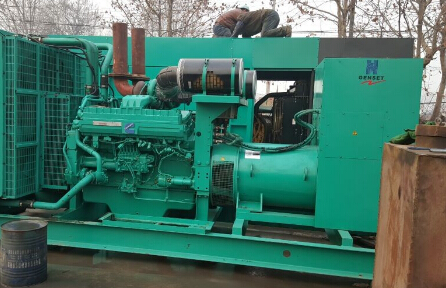 东山发电机组如何判断水冷式机油散热器内部是否需要清洗？