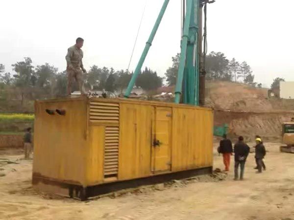 东山如何判断水冷式机油散热器密封件是否需要更换？